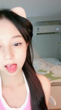 婴儿肥甜美少女！难得露全脸诱惑！顶级美乳S型身材，蜜桃臀撞击抖动，脱下丁字裤掰开穴 截图14