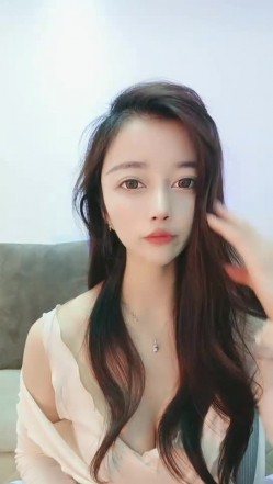 万人迷模特儿一库一库：啊啊哥哥用力，射里面射逼逼好吗老公，好深呀好爽，这样的挑逗哪个网友受的了 骚爆啦！ 截图1