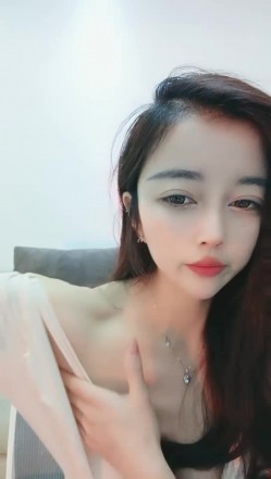 万人迷模特儿一库一库：啊啊哥哥用力，射里面射逼逼好吗老公，好深呀好爽，这样的挑逗哪个网友受的了 骚爆啦！ 截图2