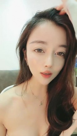 万人迷模特儿一库一库：啊啊哥哥用力，射里面射逼逼好吗老公，好深呀好爽，这样的挑逗哪个网友受的了 骚爆啦！ 截图4