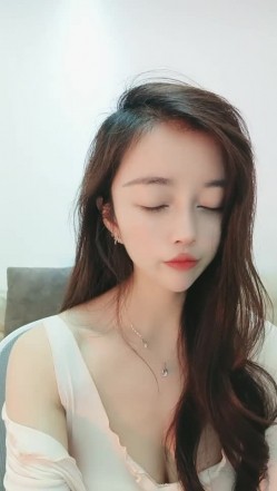 万人迷模特儿一库一库：啊啊哥哥用力，射里面射逼逼好吗老公，好深呀好爽，这样的挑逗哪个网友受的了 骚爆啦！ 截图7