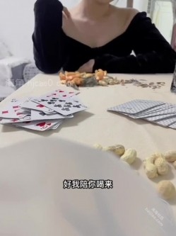 狂灌巨乳表姐一整瓶牛栏山晕倒后，我醉奸巨乳表姐 截图3