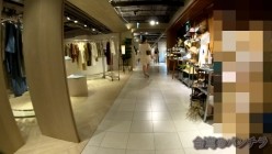 极限CD大师商场步行街4K裙内拍多位气质漂亮小姐姐T裤丝袜无内亮点多美女情趣内裤直接上街拍摄中都硬了 截图9