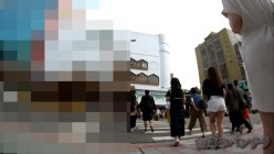 极限CD大师商场步行街4K裙内拍多位气质漂亮小姐姐T裤丝袜无内亮点多美女情趣内裤直接上街拍摄中都硬了 截图15