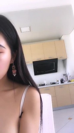 PANSI丰满大美女模特思瑞穿着性感肉丝丝袜翻来覆去挑逗网友 性感大口红露脸 一对坚挺的车灯最诱人 截图10