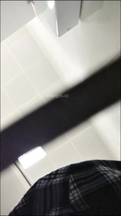 补习班女厕近距离抄底贴B拍几位美女老师的神秘花园 截图8