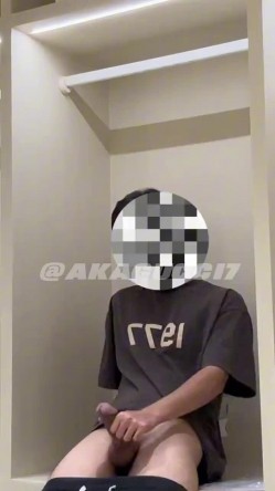 人生赢家推特调教大佬AKAGUCCI7绝版私拍，各种小母狗车模学姐台妹，人前女神175车模卖力口交 截图10