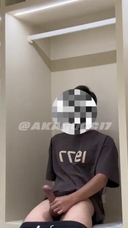人生赢家推特调教大佬AKAGUCCI7绝版私拍，各种小母狗车模学姐台妹，人前女神175车模卖力口交 截图11