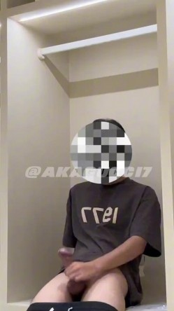 人生赢家推特调教大佬AKAGUCCI7绝版私拍，各种小母狗车模学姐台妹，人前女神175车模卖力口交 截图12