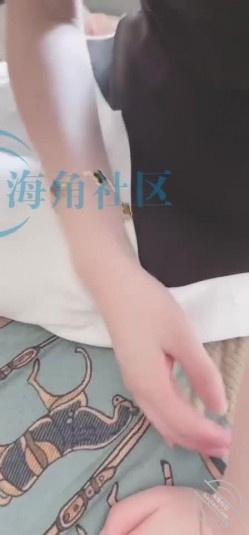 最新购买海角社区最爱瑜伽骚嫂子新作 ️给嫂子送奢侈品礼物疯狂做爱 截图2