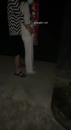 《最新流出 顶级绿帽》高颜值模特级身材气质网红女神【总在你背后TK】露脸淫乱私拍，女神调教成母狗给黄毛兄弟一起肏3P 截图7