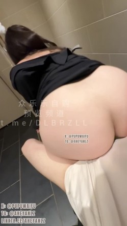 极品母狗阿黑颜【噗噗pupu】最新电报群福利，在厕所与热辣小姨泄欲 截图13