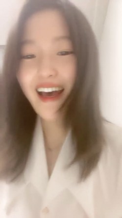 极品大奶美女，【大奶婉婉】，比碗还大的美乳，胸型一等一的好，跟男友无套内射，撸管必备佳品 截图2