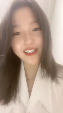 极品大奶美女，【大奶婉婉】，比碗还大的美乳，胸型一等一的好，跟男友无套内射，撸管必备佳品 截图3