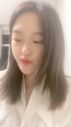 极品大奶美女，【大奶婉婉】，比碗还大的美乳，胸型一等一的好，跟男友无套内射，撸管必备佳品 截图4