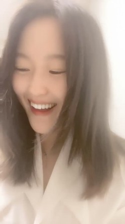 极品大奶美女，【大奶婉婉】，比碗还大的美乳，胸型一等一的好，跟男友无套内射，撸管必备佳品 截图5