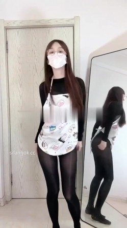️最新抖音泄密！东北气质反差骚姐姐【香香一字马】定制福利，裸舞脱衣舞自慰高潮喷水 截图1