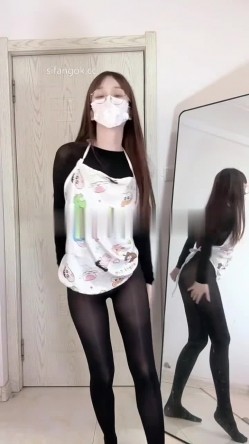 ️最新抖音泄密！东北气质反差骚姐姐【香香一字马】定制福利，裸舞脱衣舞自慰高潮喷水 截图7