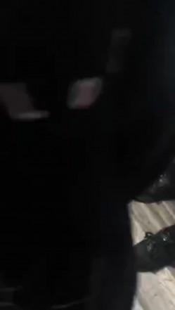【某某门事件】第192弹 霸凌几时休 扒光衣服狂踹狂踢，还用矿泉水瓶插逼逼，超黄超暴力 截图5