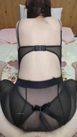 “啊~顶死了~插死我了”对话刺激，很能淫叫的极品人妻少妇【骚逼爱丽丝】性爱自拍，吞精无毛美臀无套各种输出白浆泛滥，撸管必备 截图9