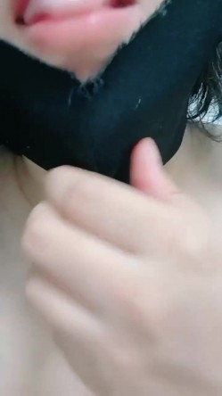 【夜袭少妇】G奶少妇! 巨乳肥臀 丝袜掰穴自慰 无套狂干 截图12