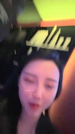 178胸膜！~【傲胸新木优子】，KTV土豪淫乱，高端酒店会牛郎！夜生活真是丰富，之前还爱装逼不脱呢 截图1
