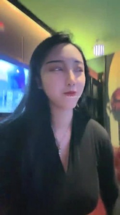 178胸膜！~【傲胸新木优子】，KTV土豪淫乱，高端酒店会牛郎！夜生活真是丰富，之前还爱装逼不脱呢 截图6