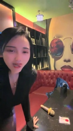 178胸膜！~【傲胸新木优子】，KTV土豪淫乱，高端酒店会牛郎！夜生活真是丰富，之前还爱装逼不脱呢 截图9
