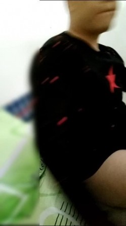 18岁生日刚过后爸就强迫穿校服口交 插得她只喊疼有点强奸的意思 截图1