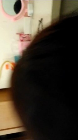 18岁生日刚过后爸就强迫穿校服口交 插得她只喊疼有点强奸的意思 截图7