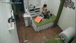新流出 ️【破解摄像头】 ️美容院高质量少妇小姐姐全身刮毛 截图6
