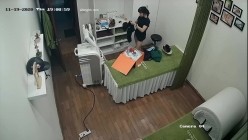 新流出 ️【破解摄像头】 ️美容院高质量少妇小姐姐全身刮毛 截图16