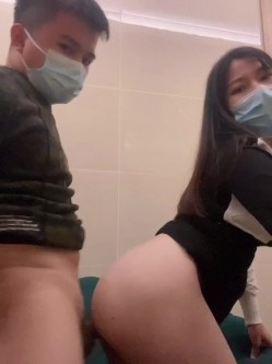 深圳小姐姐，厂里钮螺丝辛苦赚辛苦钱，下海捞金，翘起高高的臀部，后入插得好爽呀！ 截图10