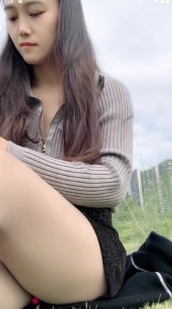 御姐女神！【宝宝】极品大长腿~丝袜裸空跳蛋~户外泄尿！ 截图1