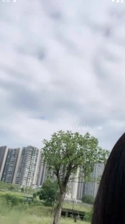 御姐女神！【宝宝】极品大长腿~丝袜裸空跳蛋~户外泄尿！ 截图3
