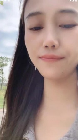 御姐女神！【宝宝】极品大长腿~丝袜裸空跳蛋~户外泄尿！ 截图4