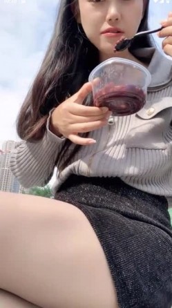 御姐女神！【宝宝】极品大长腿~丝袜裸空跳蛋~户外泄尿！ 截图9