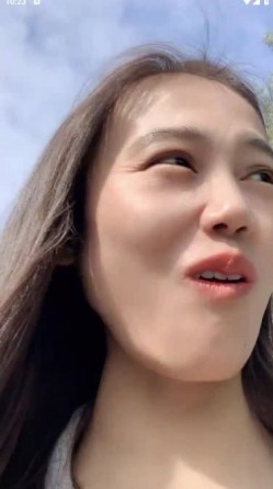 御姐女神！【宝宝】极品大长腿~丝袜裸空跳蛋~户外泄尿！ 截图11