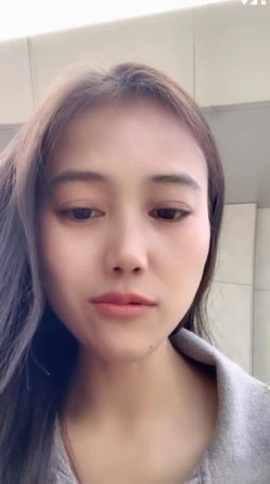 御姐女神！【宝宝】极品大长腿~丝袜裸空跳蛋~户外泄尿！ 截图12
