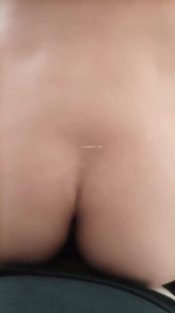 四月最新流出 ️网红抖音巨乳极品车模 【李雅】 5部福利推油 足交 野战 阳台啪啪粉丝酒店约炮 红内全裸一对一 截图3