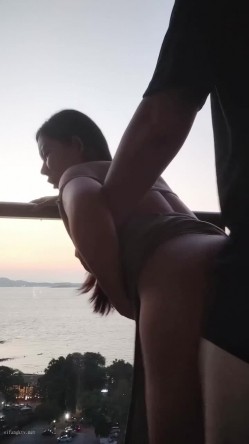 四月最新流出 ️网红抖音巨乳极品车模 【李雅】 5部福利推油 足交 野战 阳台啪啪粉丝酒店约炮 红内全裸一对一 截图14
