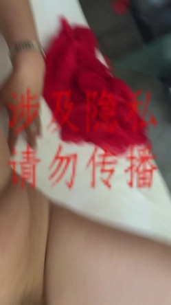 小伙操肥胖干妈射了干妈一脸后还要插逼里操几下 听对话你就能射 截图4