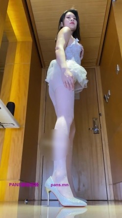 《最新顶流重磅》高人气PANS极品反差小姐姐【淘淘】高端定制~白丝黑丝多套情趣制服露点摇摆挑逗 截图7