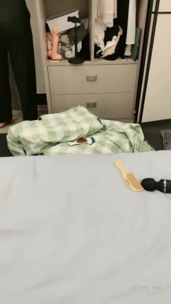 极品高颜冷艳御姐，反差小妈感女主播「金刚护撸娃」「小奶猫」密码房激情淫语撩骚，和姐妹下海大秀，互舔互口 截图14