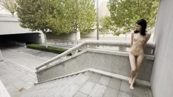 苗条文静眼镜美少女各种户外场景大胆露出，天桥，江边各种人前极限露出，人前女神 人后小狗 截图3