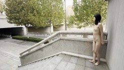 苗条文静眼镜美少女各种户外场景大胆露出，天桥，江边各种人前极限露出，人前女神 人后小狗 截图4