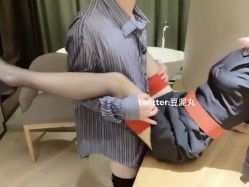 【极品反差东航空姐】爆乳丰臀女神【豆泥丸】完美身材 穿着空姐制服架起来操到浪叫 高清私拍90P 高清720P原版 截图8