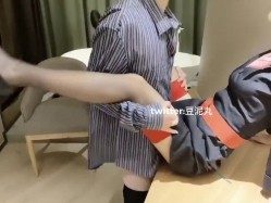 【极品反差东航空姐】爆乳丰臀女神【豆泥丸】完美身材 穿着空姐制服架起来操到浪叫 高清私拍90P 高清720P原版 截图9