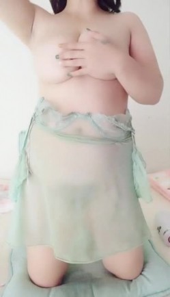 丰满身材骚气巨乳短发妹子自慰秀 诱人乳摇小炮击口交快速抽插呻吟娇喘 截图1