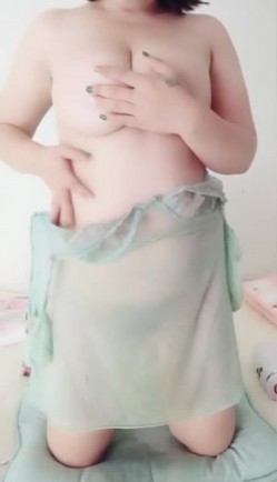 丰满身材骚气巨乳短发妹子自慰秀 诱人乳摇小炮击口交快速抽插呻吟娇喘 截图2